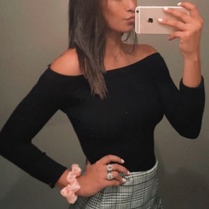 FOREVER 21 Black Off-Shoulder Top